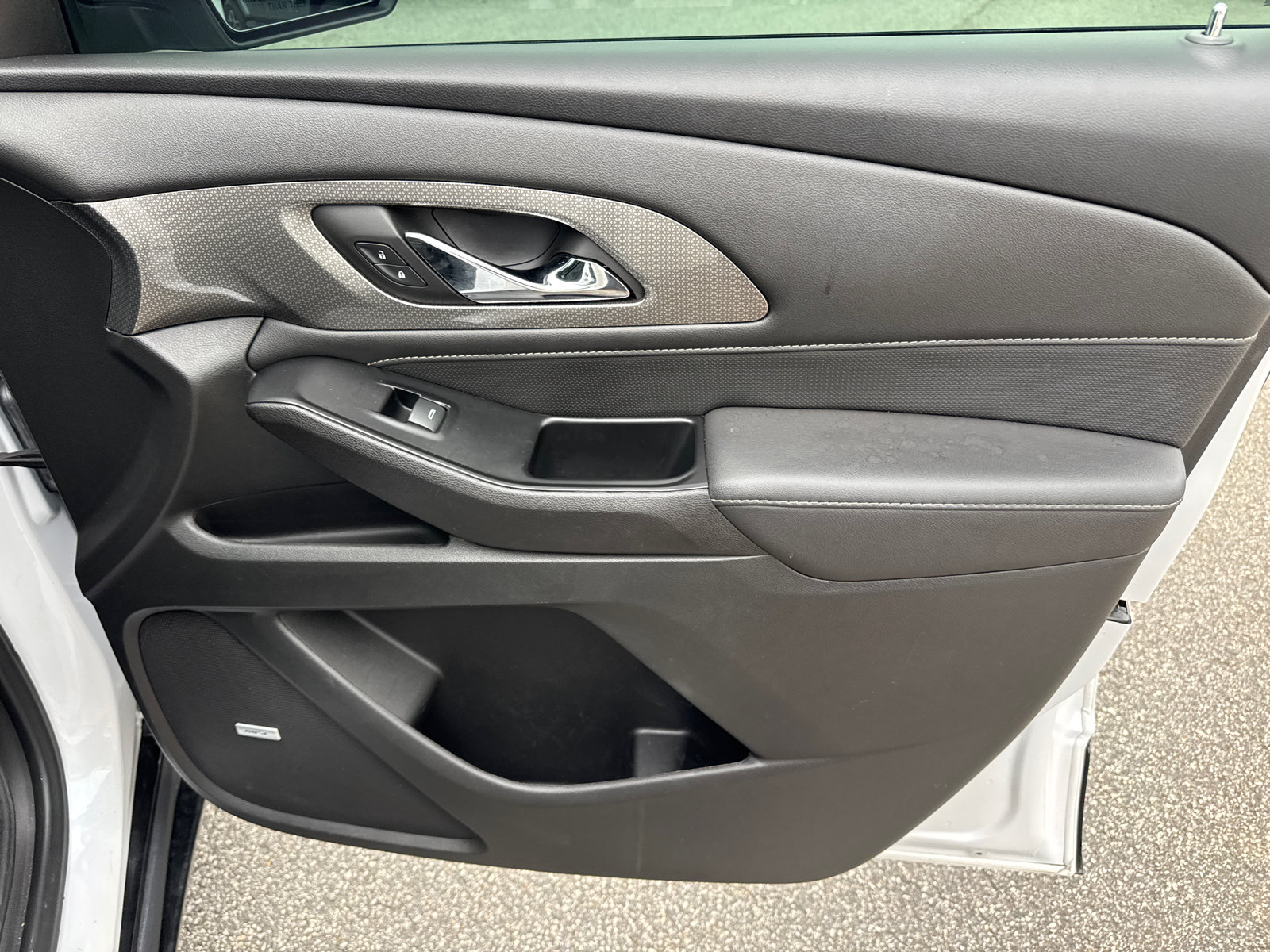 Used 2022 Chevrolet Traverse Premier w/ Redline Edition FWD image 17