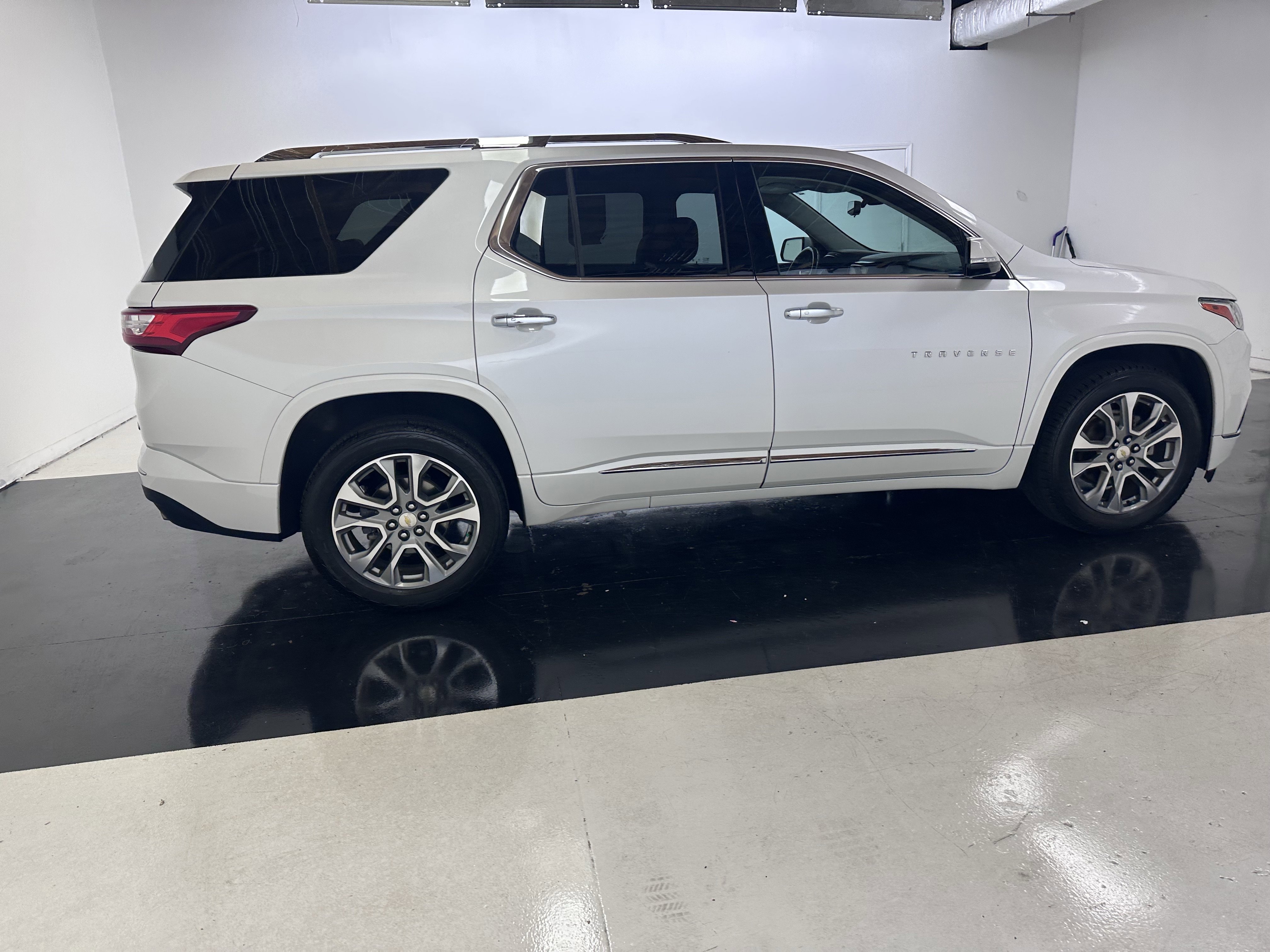 Used 2019 Chevrolet Traverse Premier w/ Driver Confidence II Package image 13