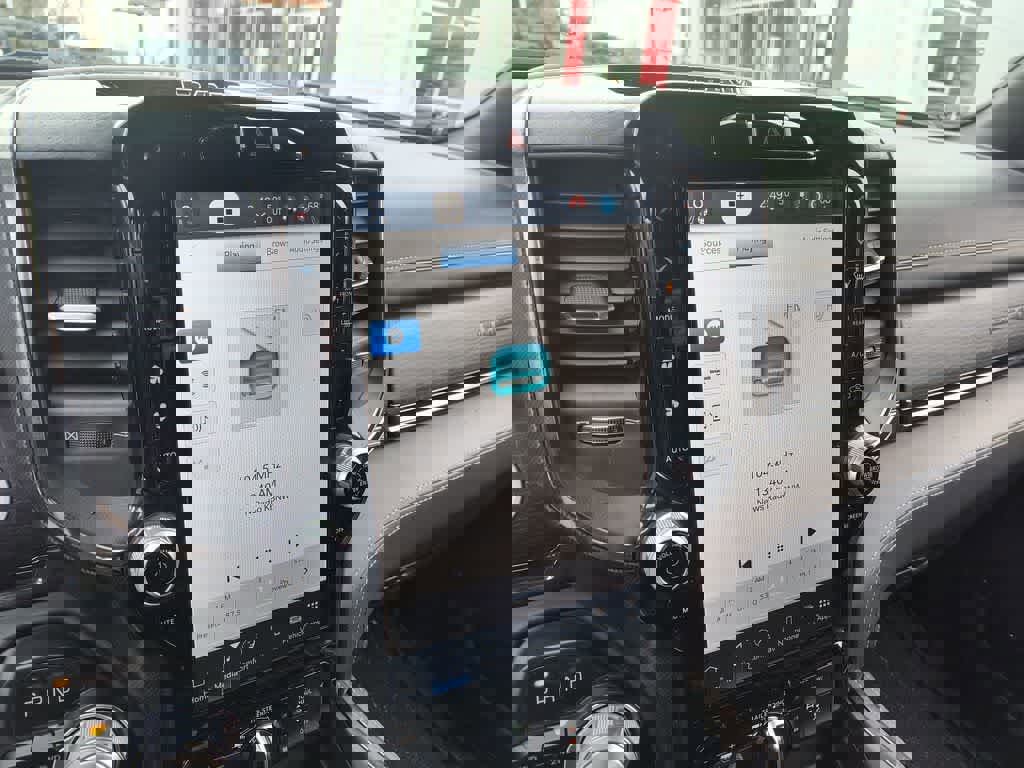 Used 2024 RAM 1500 Limited w/ Trailer Tow Group image 16