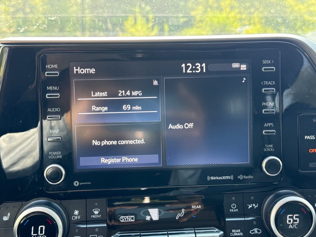 Used 2021 Toyota Highlander XLE AWD/4WD image 25