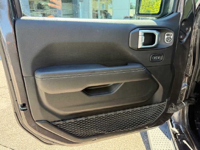 Used 2021 Jeep Wrangler Unlimited Sahara AWD/4WD image 26