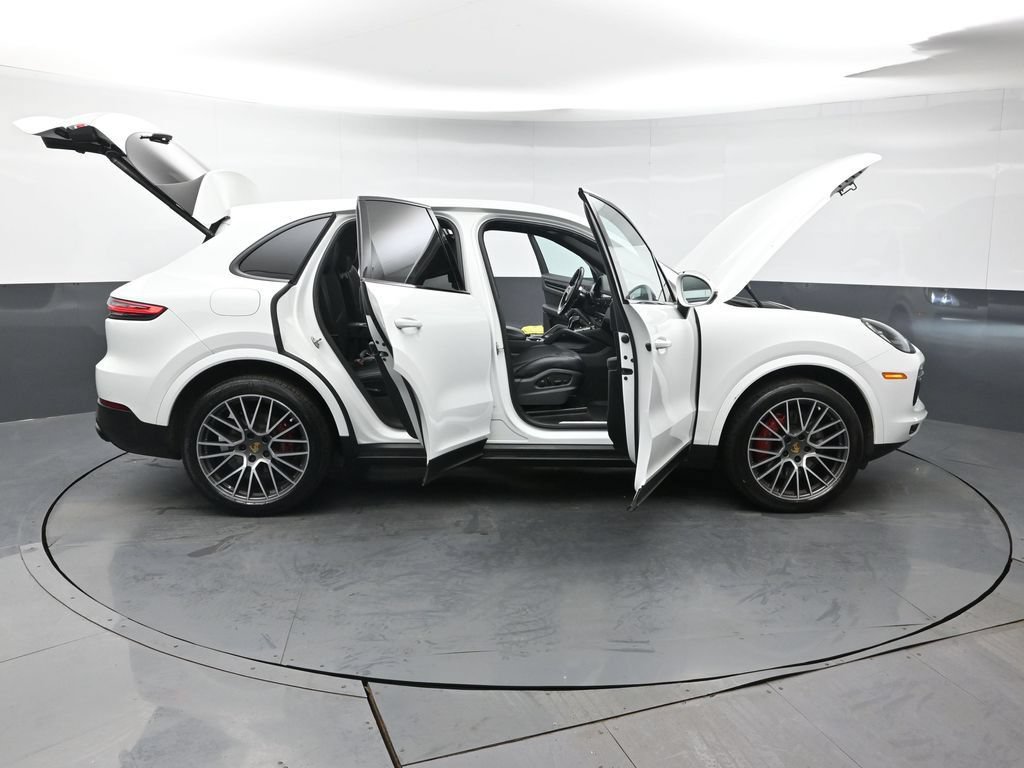 Used 2022 Porsche Cayenne AWD/4WD image 57