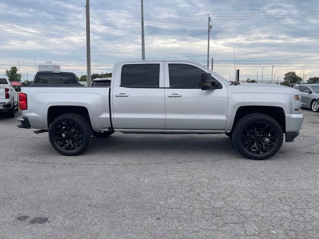 Used 2018 Chevrolet Silverado 1500 LT w/ Texas Edition image 4