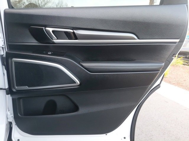 Used 2023 Kia Telluride LX image 28