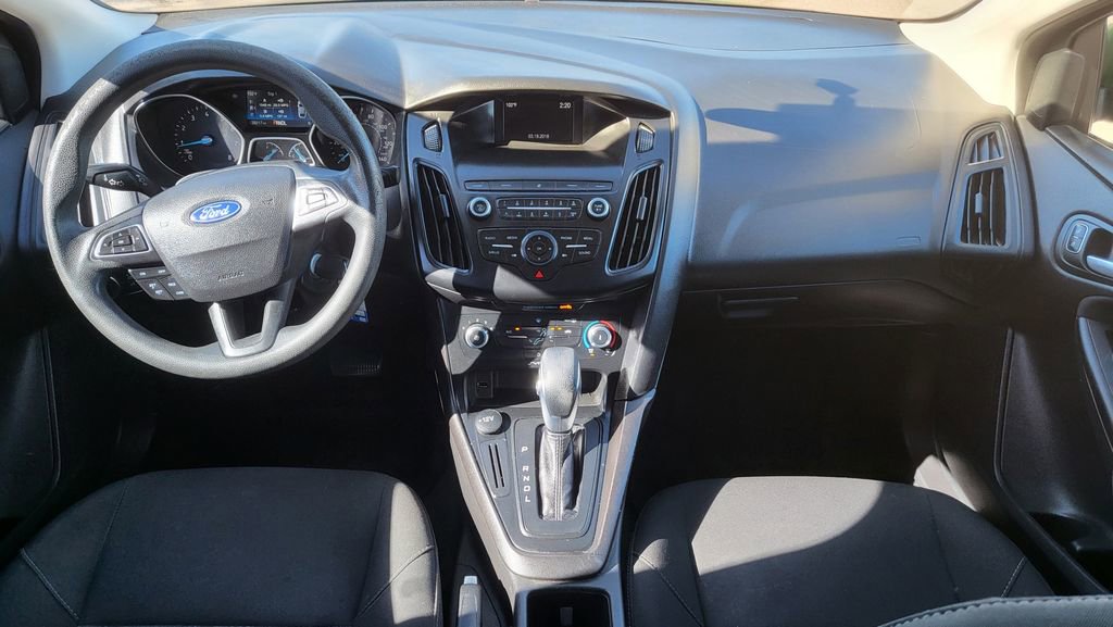 Used 2018 Ford Focus SE w/ SE Appearance Package image 25