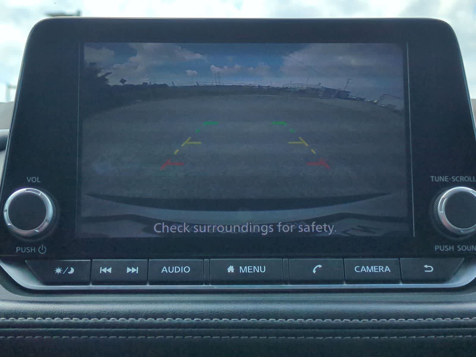 Used 2023 Nissan Rogue S AWD/4WD image 14