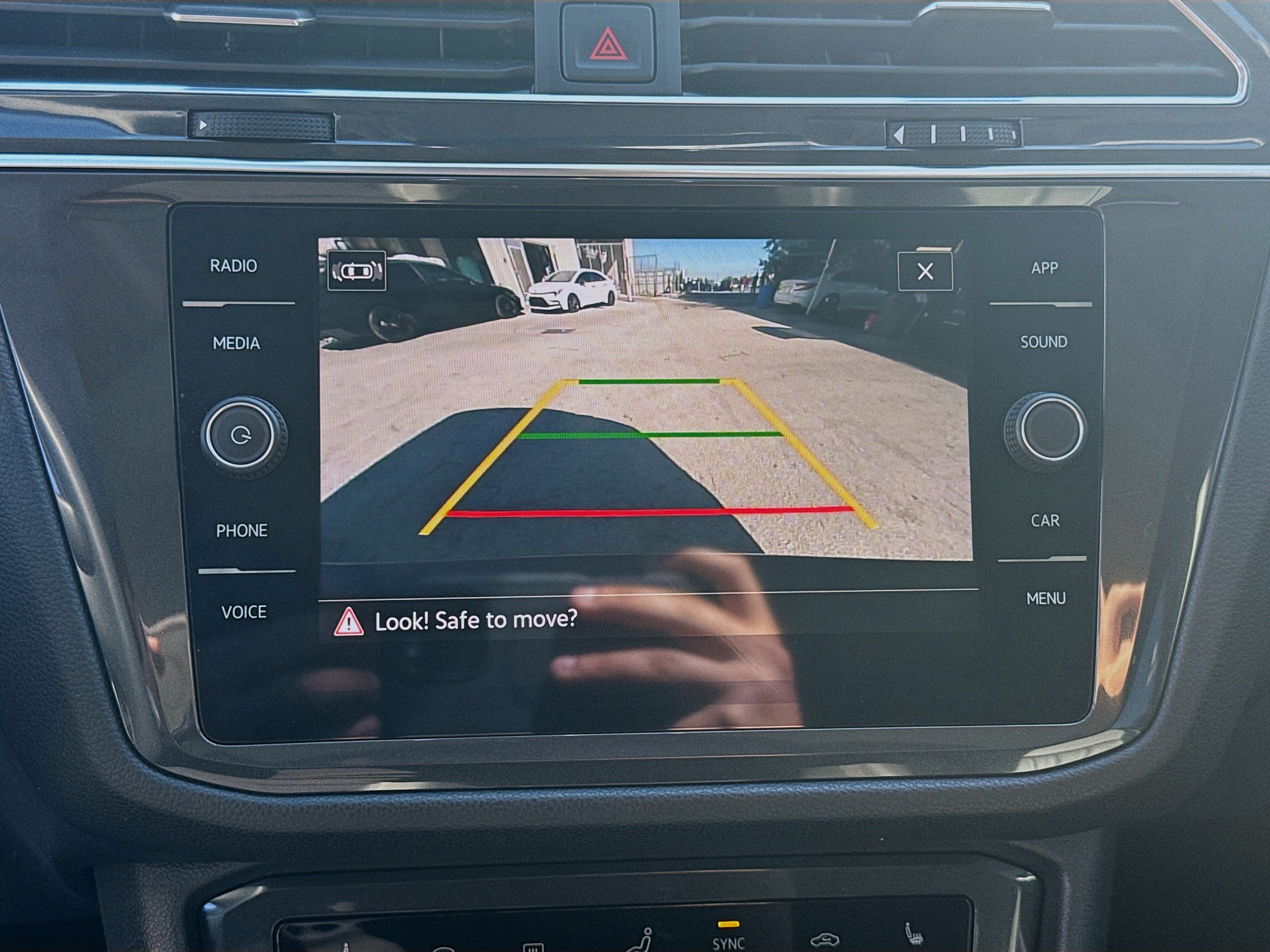 Used 2023 Volkswagen Tiguan SE w/ Panoramic Sunroof Package FWD image 13