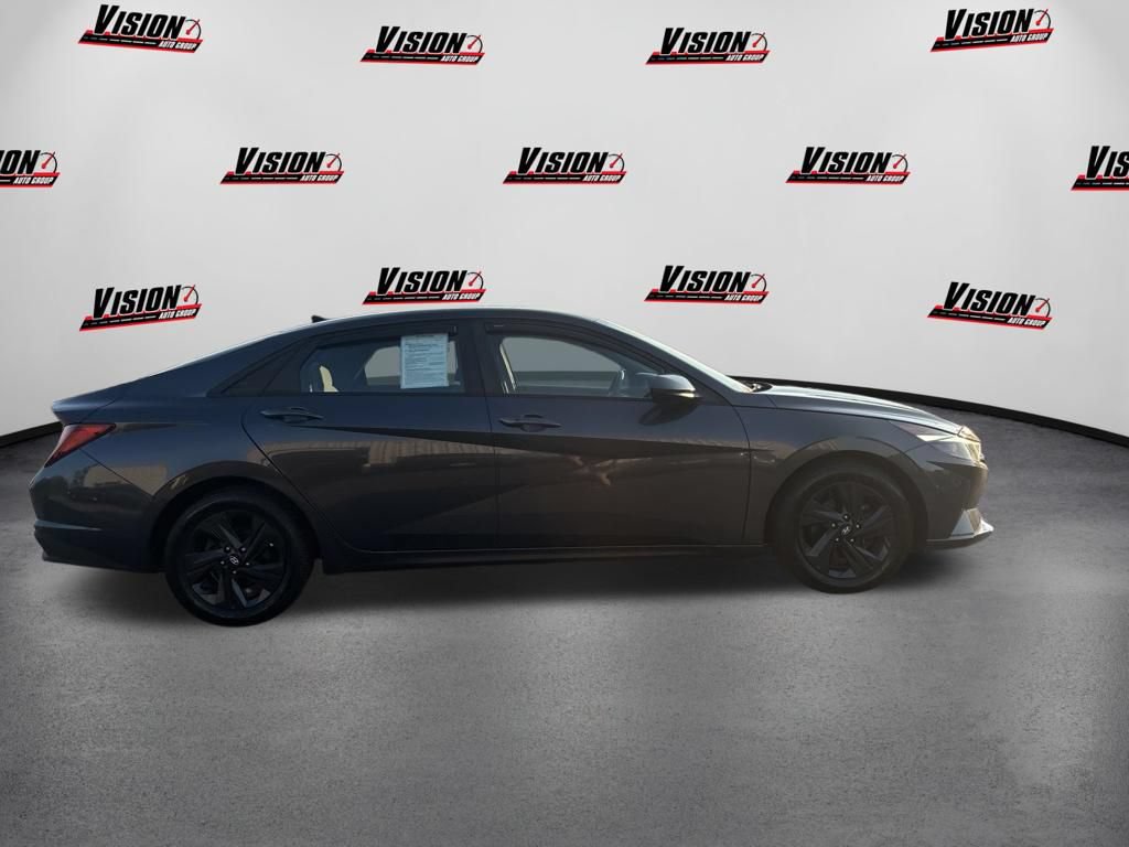 Used 2021 Hyundai Elantra SEL w/ Convenience Package FWD image 4