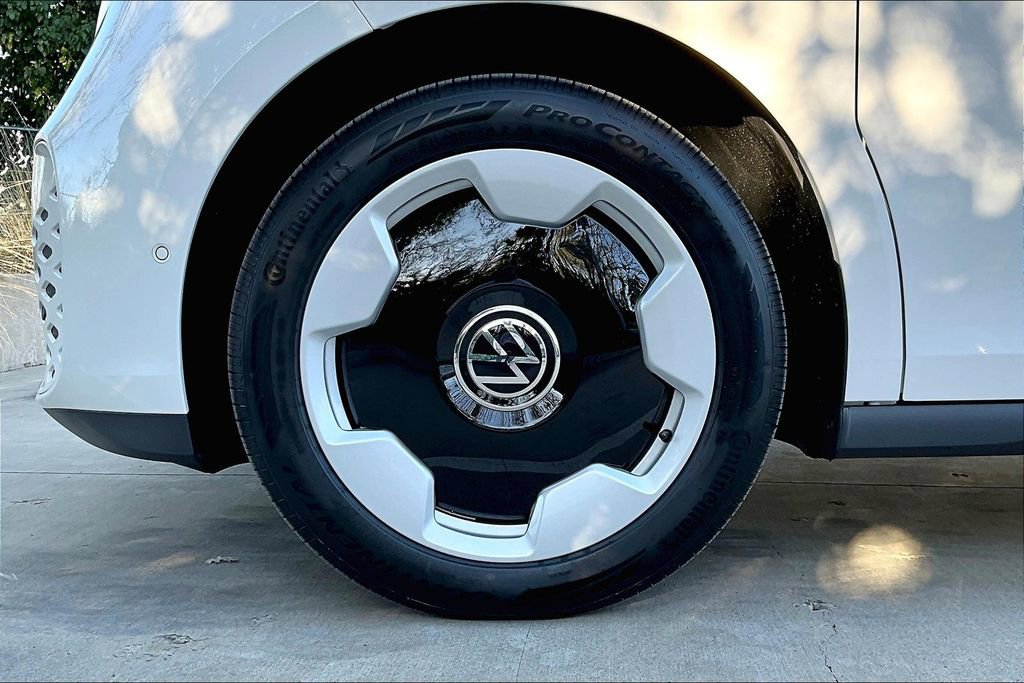 Certified 2025 Volkswagen ID. Buzz Pro S image 8