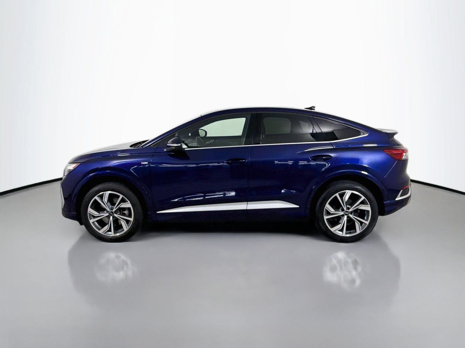 Certified 2023 Audi Q4 e-tron Premium Plus w/ Premium Plus AWD/4WD image 2