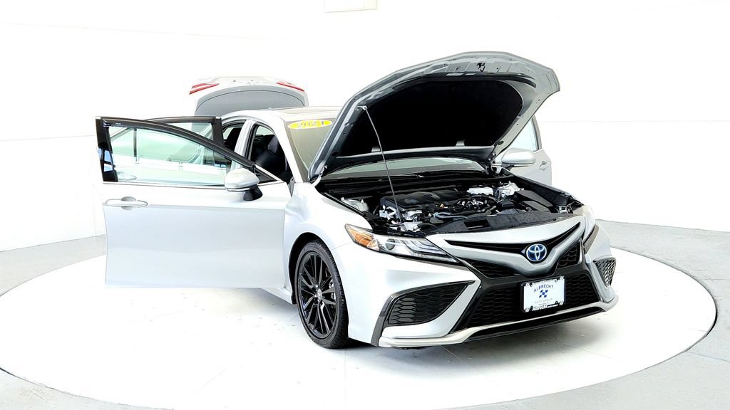 Used 2024 Toyota Camry XSE w/ Navigation Package FWD image 9
