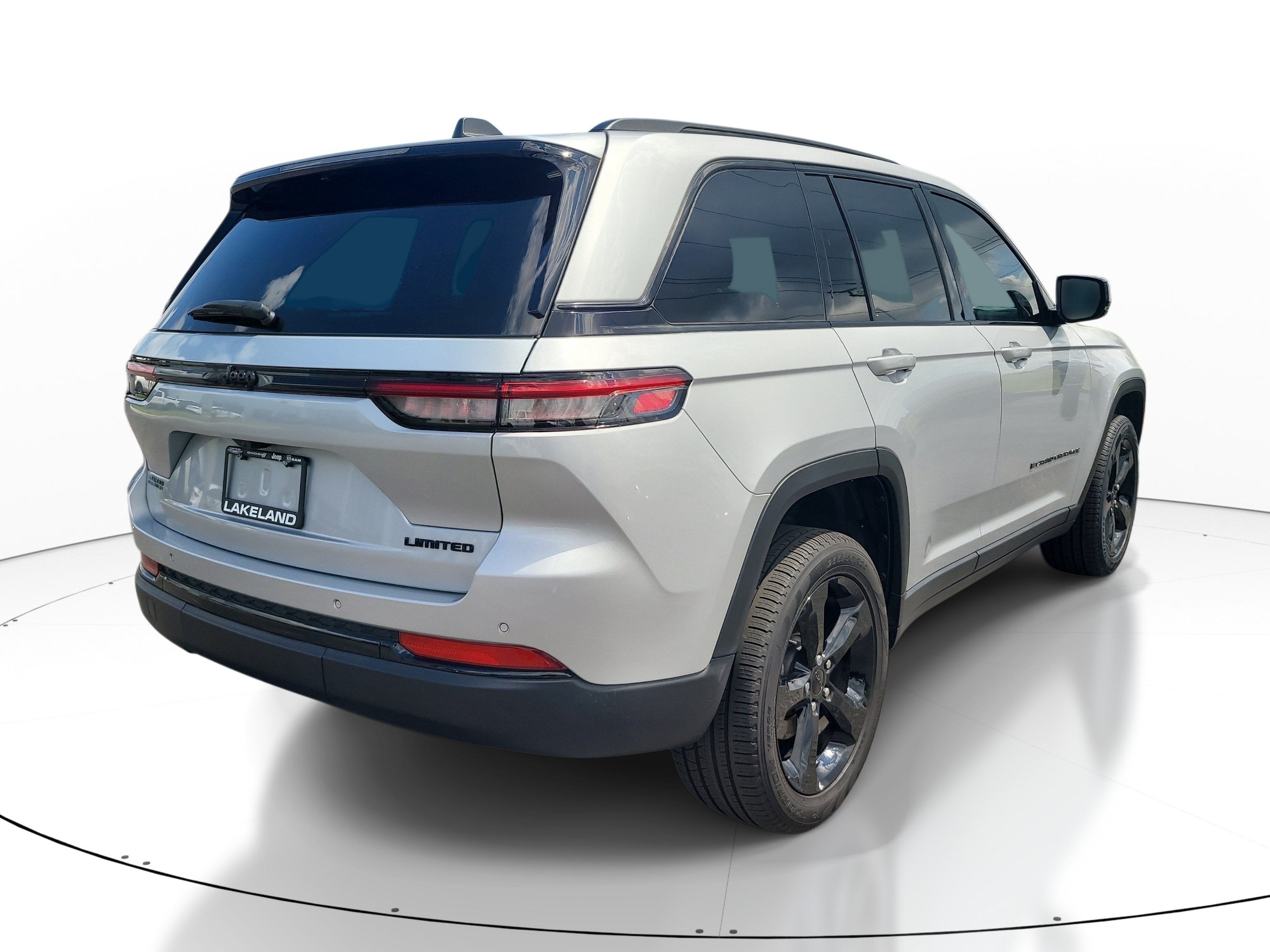 Used 2024 Jeep Grand Cherokee Limited w/ Black Appearance Package RWD image 4