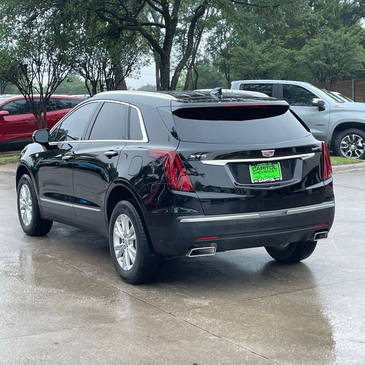 Used 2024 Cadillac XT5 Luxury w/ LPO, Floor Liner Package FWD image 4