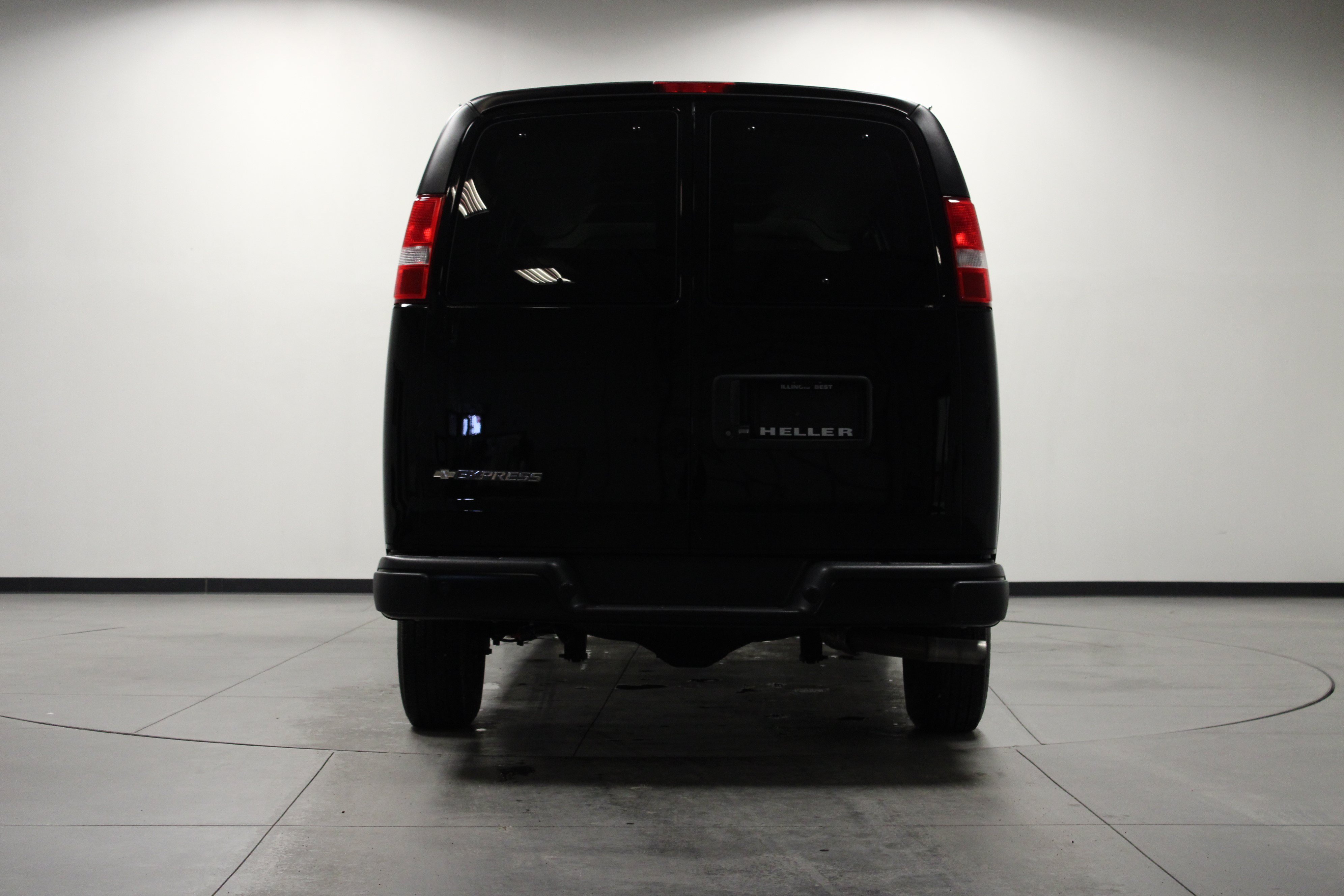 Used 2025 Chevrolet Express 3500 LS RWD image 5