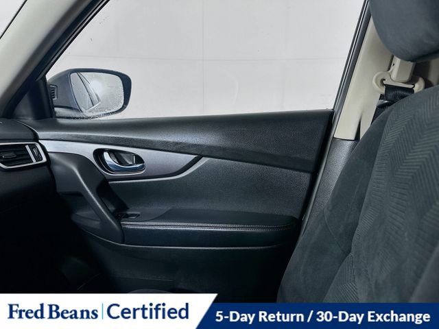 Used 2016 Nissan Rogue S w/ Appearance Package image 23