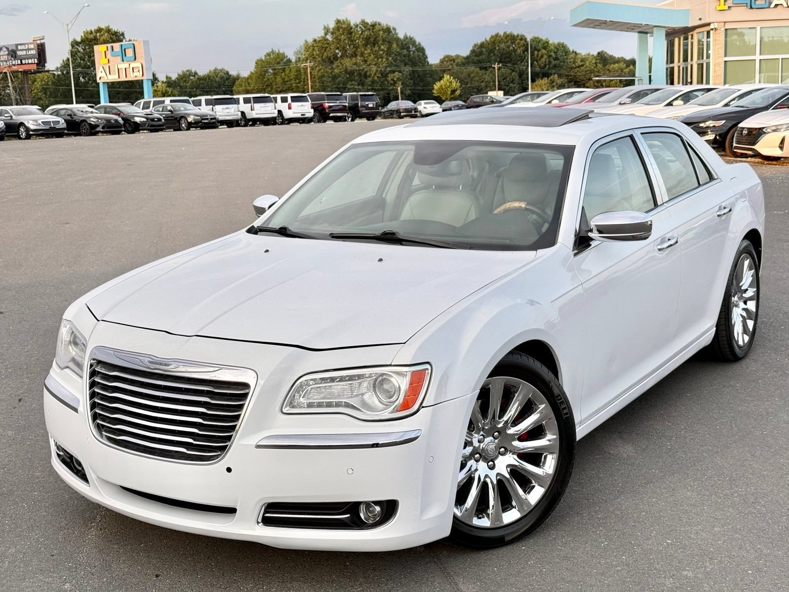 Used 2014 Chrysler 300 C RWD image 4
