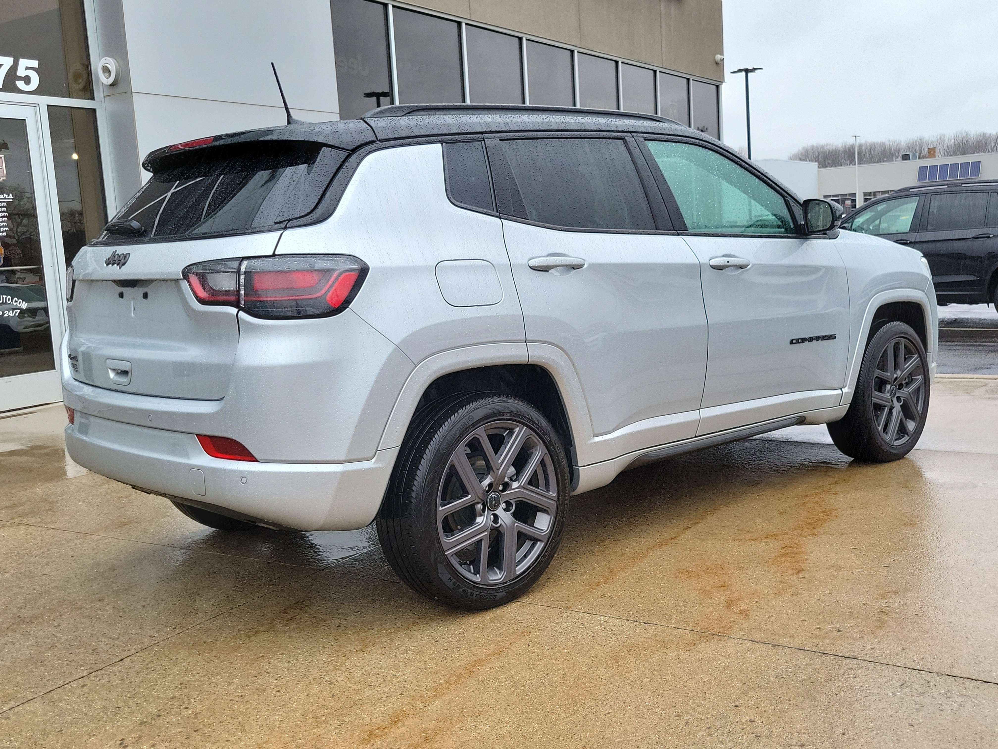 Used 2025 Jeep Compass Limited w/ High Altitude Package image 4
