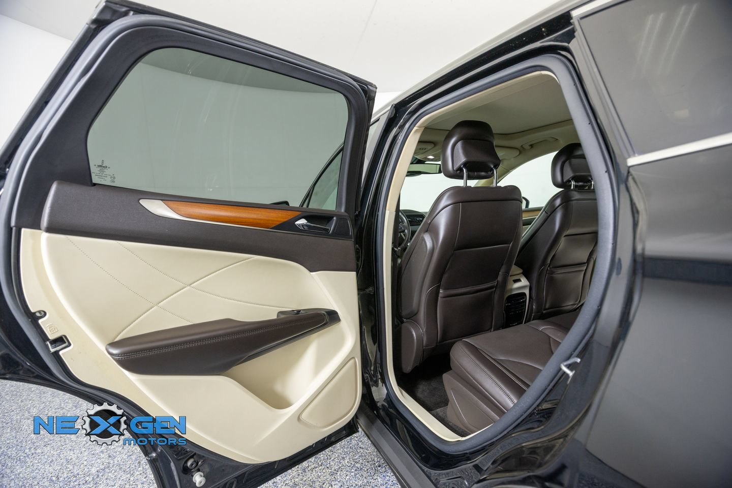 Used 2016 Lincoln MKC Reserve w/ Lincoln MKC Climate Package AWD/4WD image 27