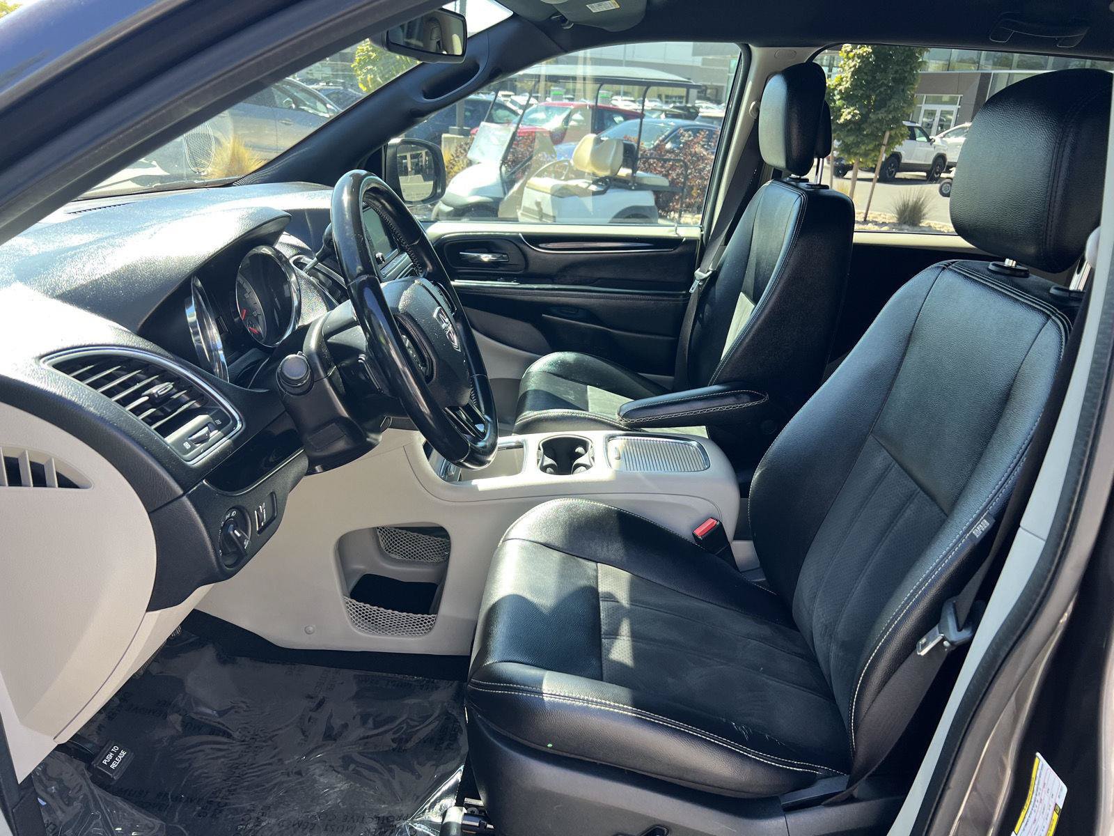 Used 2019 Dodge Grand Caravan SXT FWD image 29