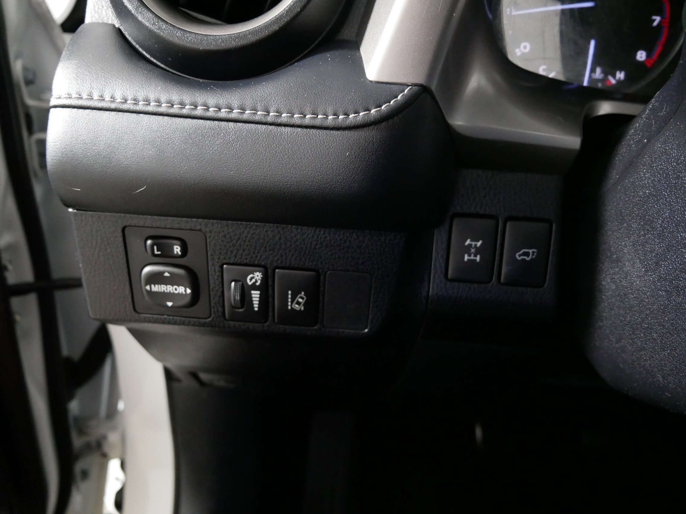 Used 2018 Toyota RAV4 XLE AWD/4WD image 26