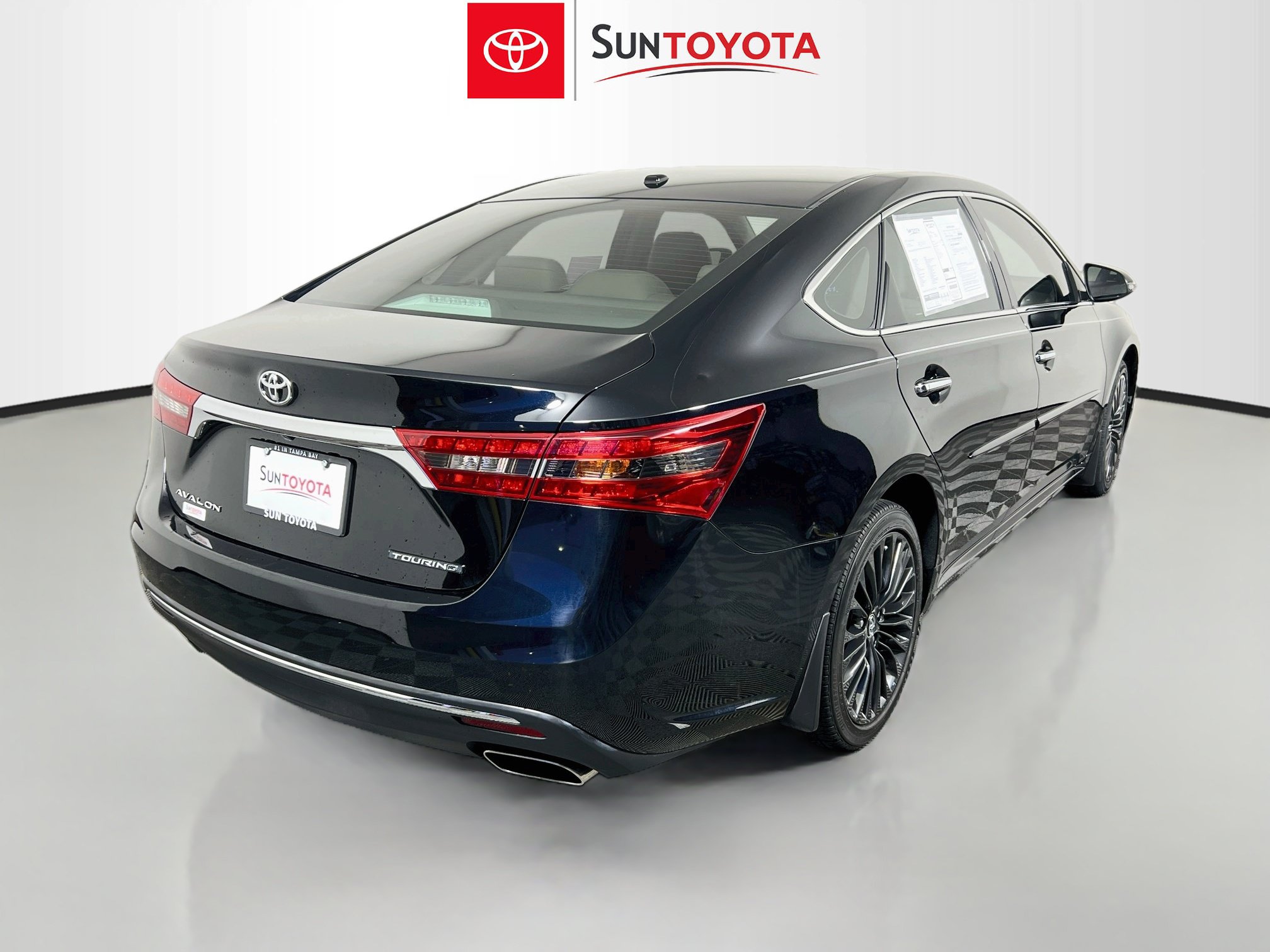 Used 2016 Toyota Avalon Touring FWD image 4