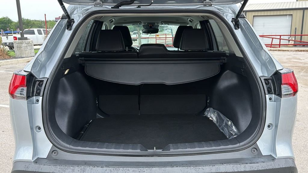 Used 2025 Toyota Corolla Cross XLE FWD image 37