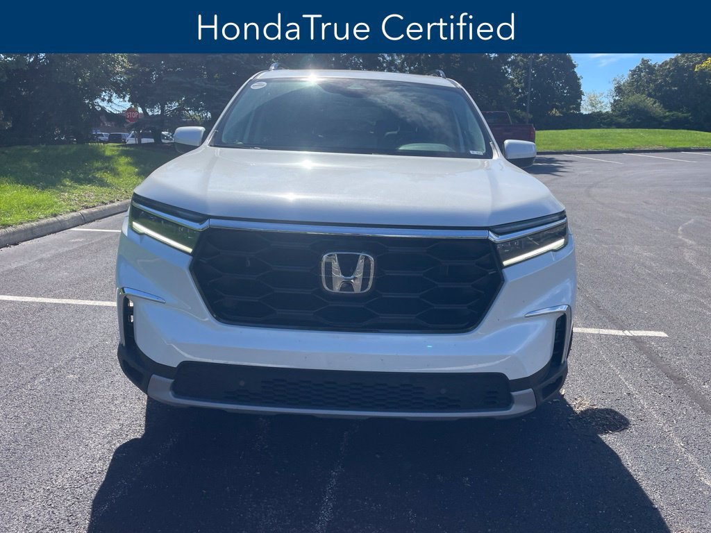 Used 2025 Honda Pilot Touring image 3