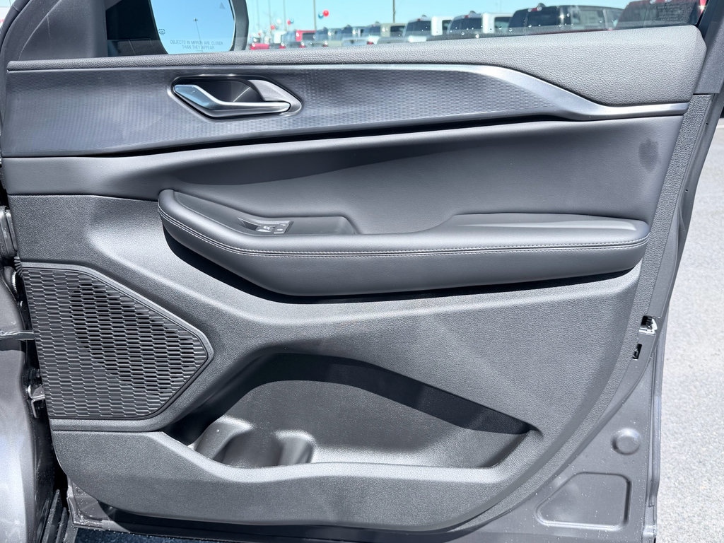 New 2026 Jeep Grand Cherokee Laredo X RWD image 32