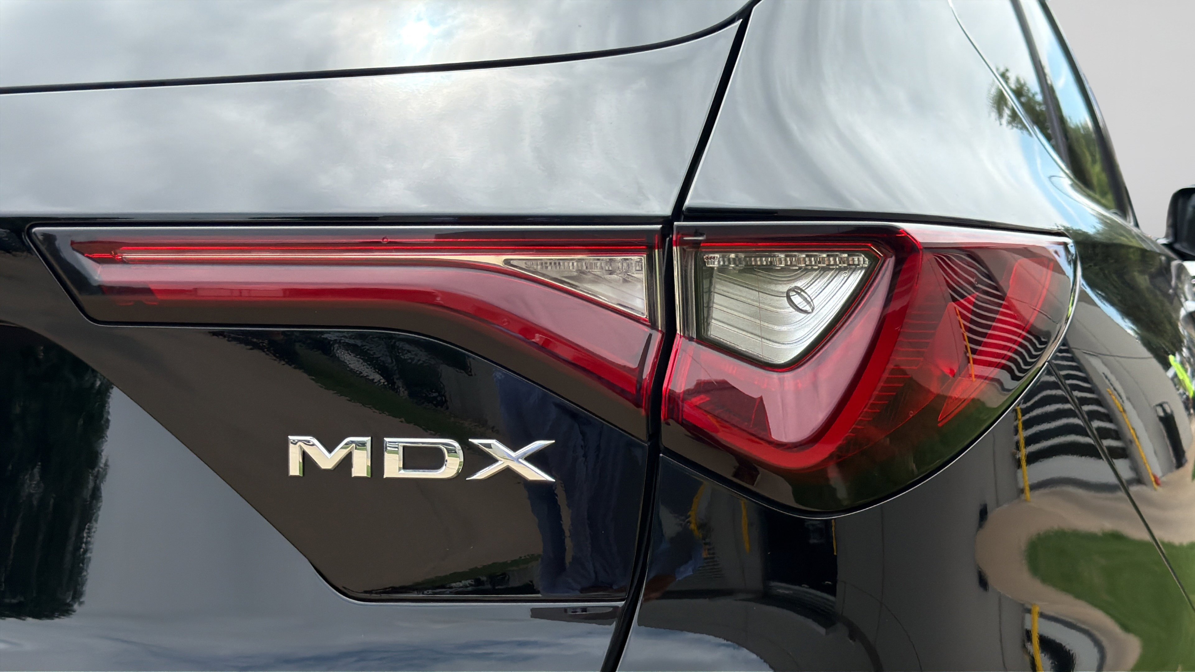 Used 2025 Acura MDX w/ Technology Package FWD image 31