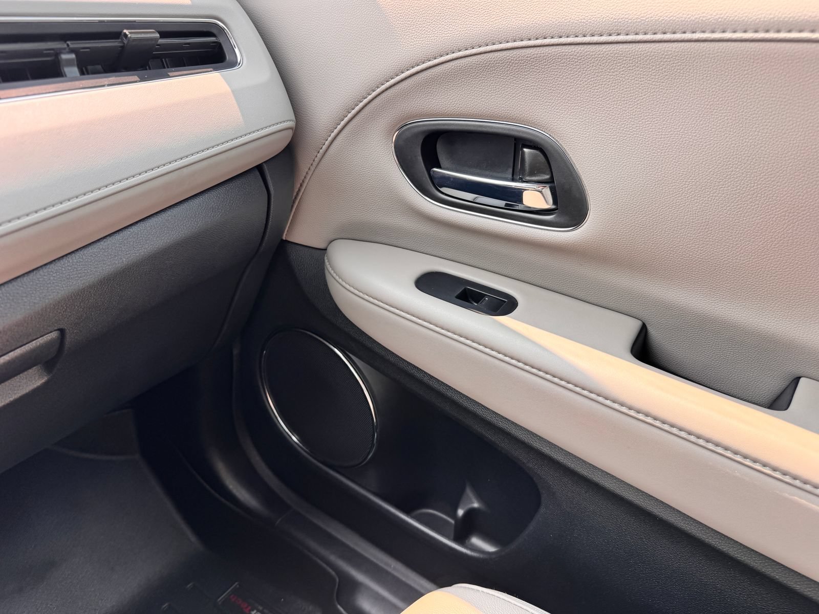 Used 2019 Honda HR-V EX-L image 23