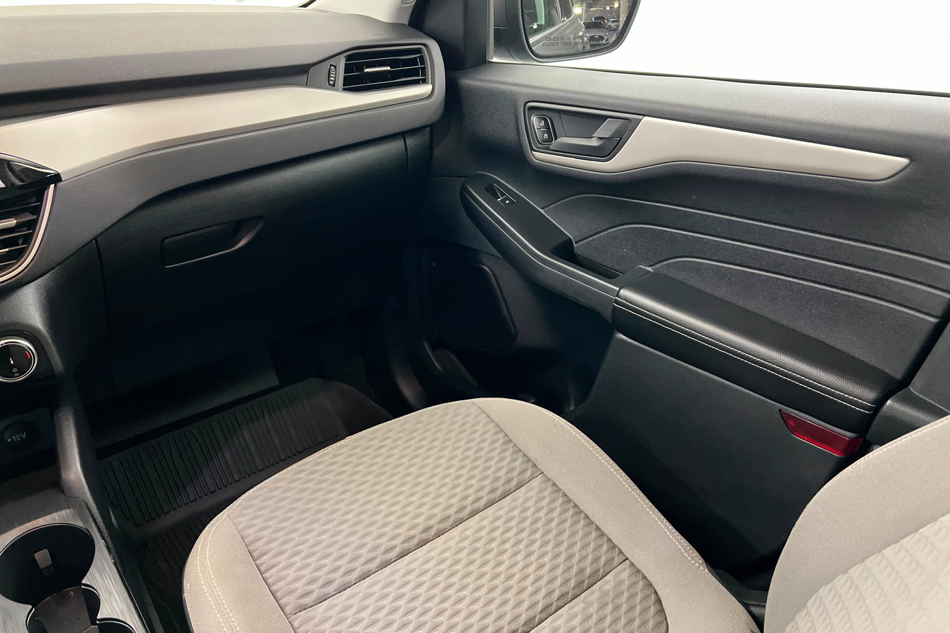 Used 2022 Ford Escape SE w/ Cold Weather Package image 11