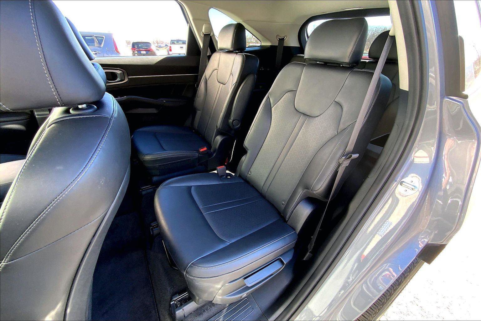 Used 2023 Kia Sorento SX image 21