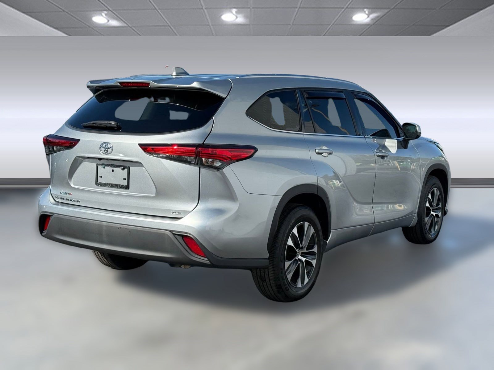 Used 2020 Toyota Highlander XLE image 9