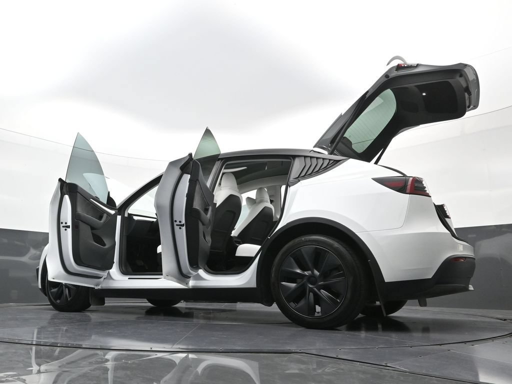 Used 2025 Tesla Model Y Long Range RWD image 42