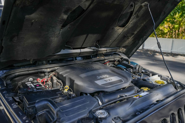 Used 2016 Jeep Wrangler Unlimited Rubicon w/ Connectivity Group image 17