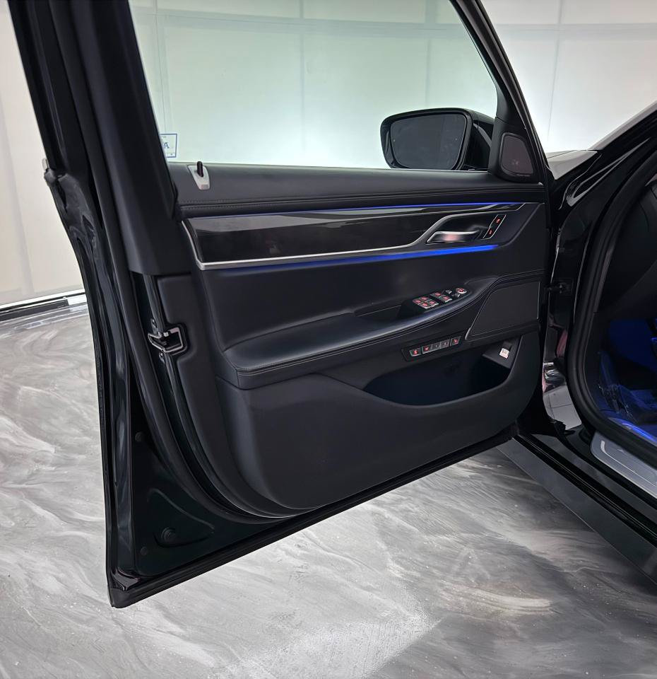 Used 2018 BMW 750i xDrive AWD/4WD image 17