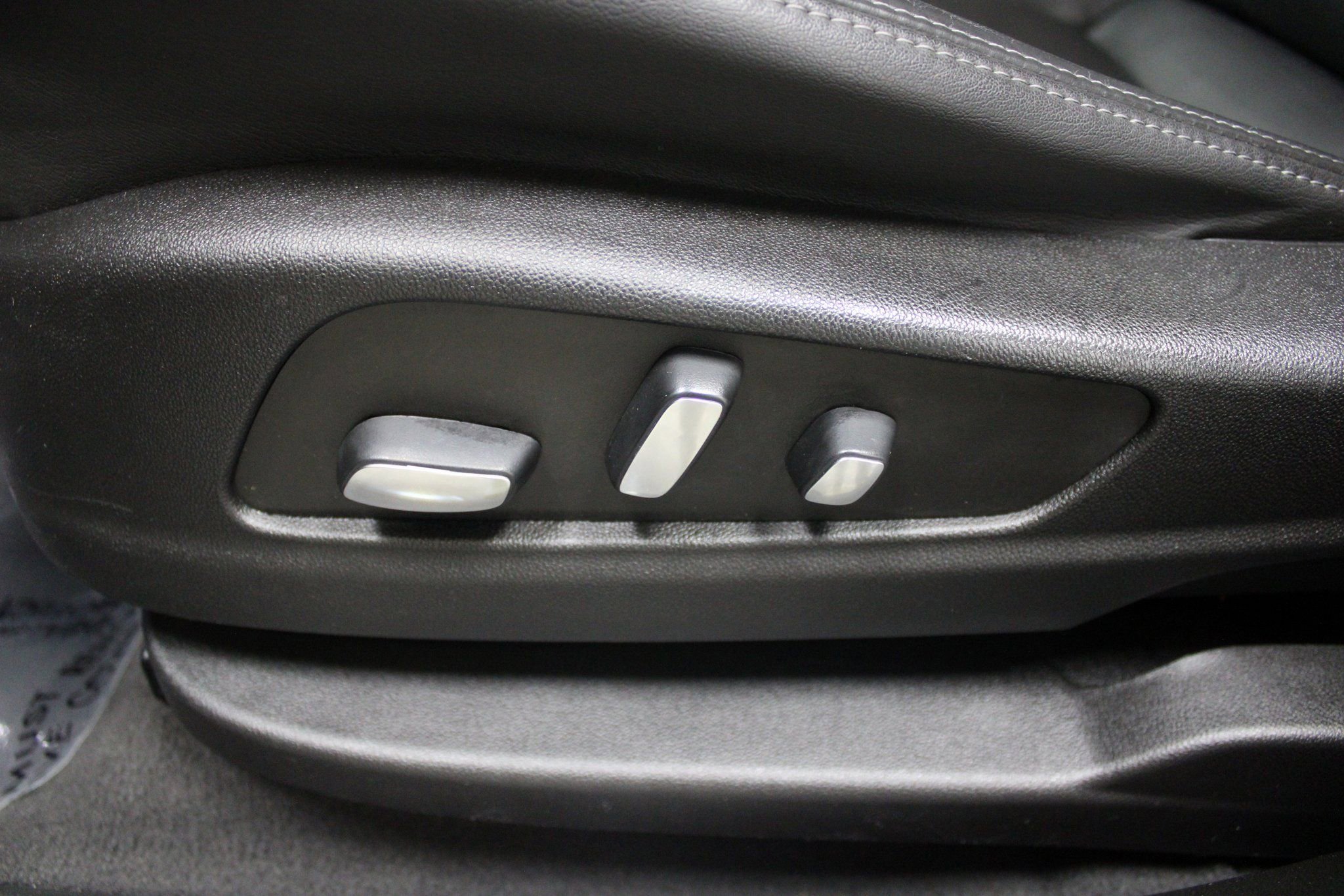 Used 2023 Cadillac XT6 Premium Luxury image 16