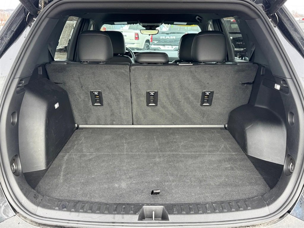 Used 2025 Chevrolet Equinox LT w/ Convenience Package II image 5