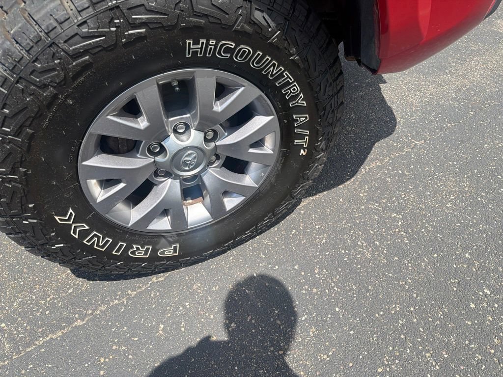 Used 2018 Toyota Tacoma SR5 AWD/4WD image 11