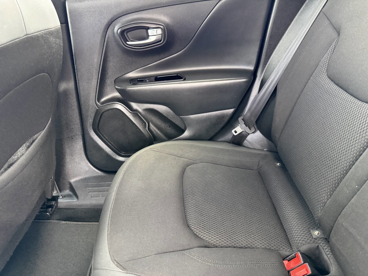 Used 2020 Jeep Renegade Altitude AWD/4WD image 16