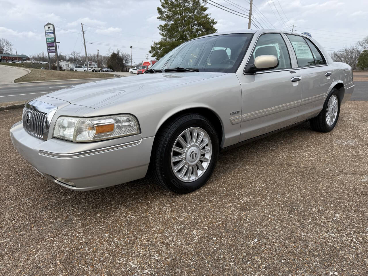 Used 2011 Mercury Grand Marquis LS image 1