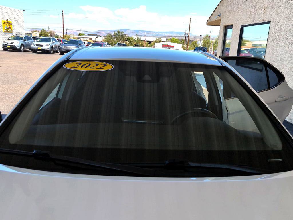 Used 2022 Toyota Camry LE image 27
