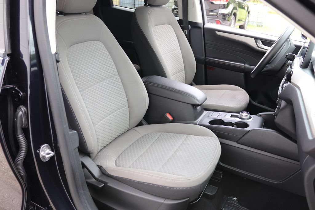 Used 2021 Ford Escape SE FWD image 18