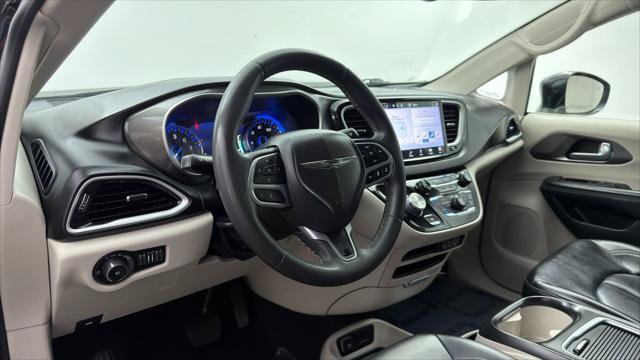 Used 2024 Chrysler Pacifica Touring-L FWD image 22