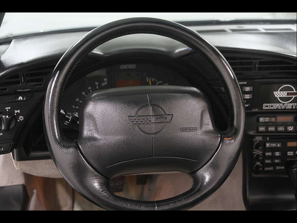 Used 1996 Chevrolet Corvette Convertible RWD image 8