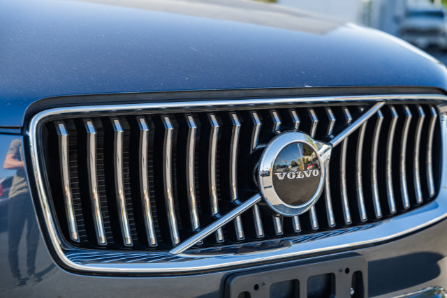 Used 2021 Volvo XC90 T6 Momentum w/ Climate Package AWD/4WD image 9