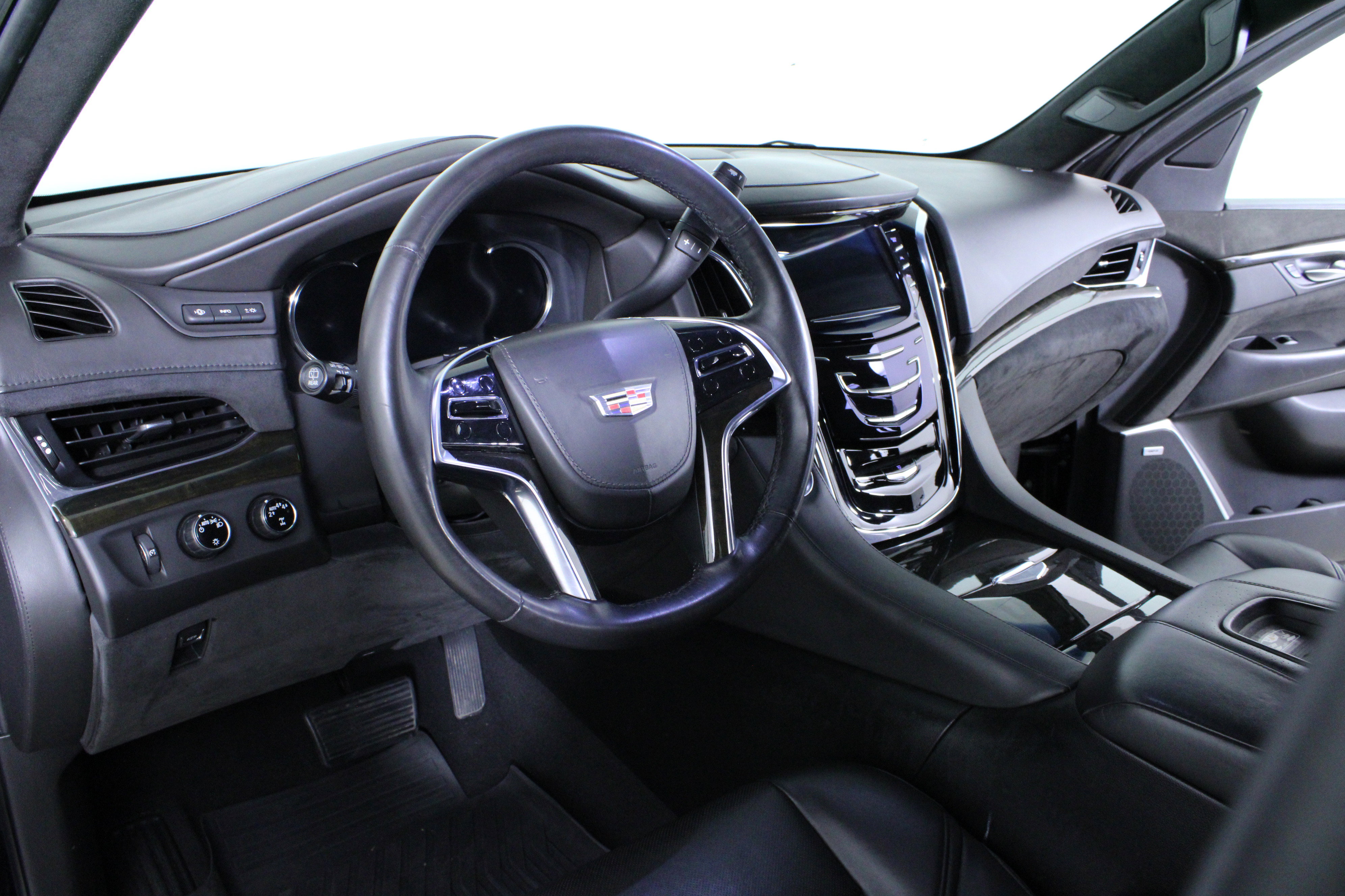 Used 2017 Cadillac Escalade Platinum image 23