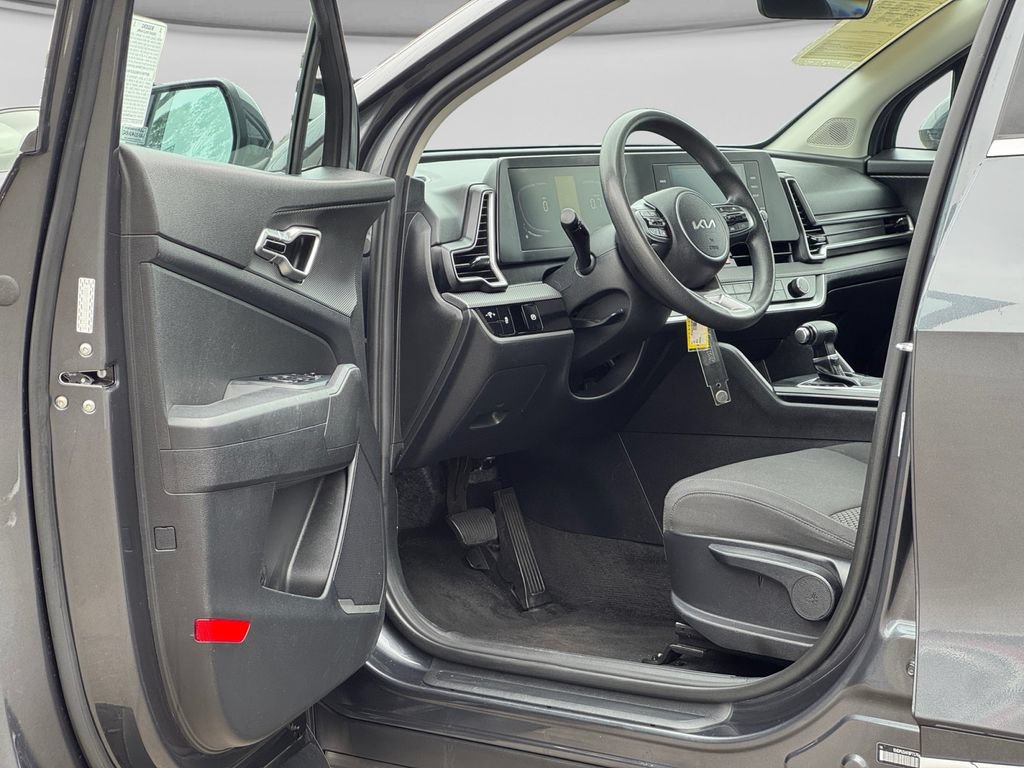 Used 2023 Kia Sportage LX FWD image 9