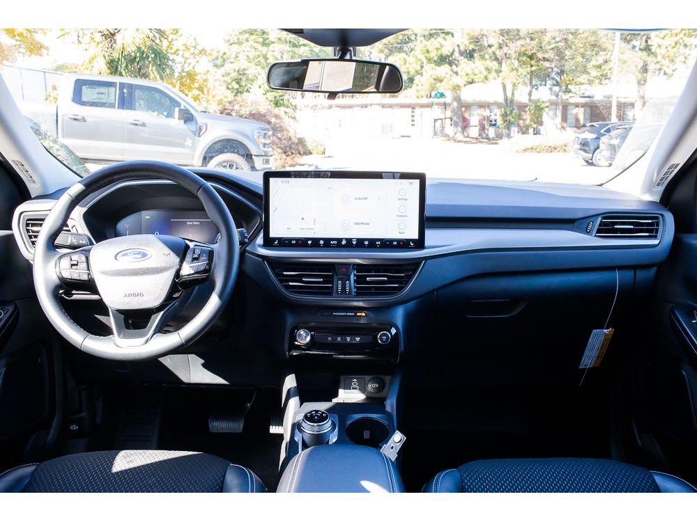Used 2025 Ford Escape SE image 12