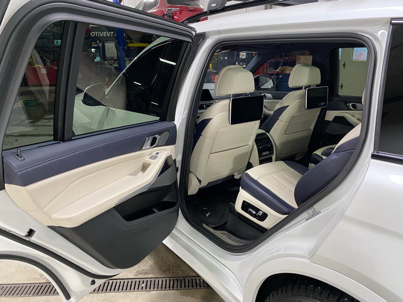 Used 2022 BMW ALPINA XB7 image 27